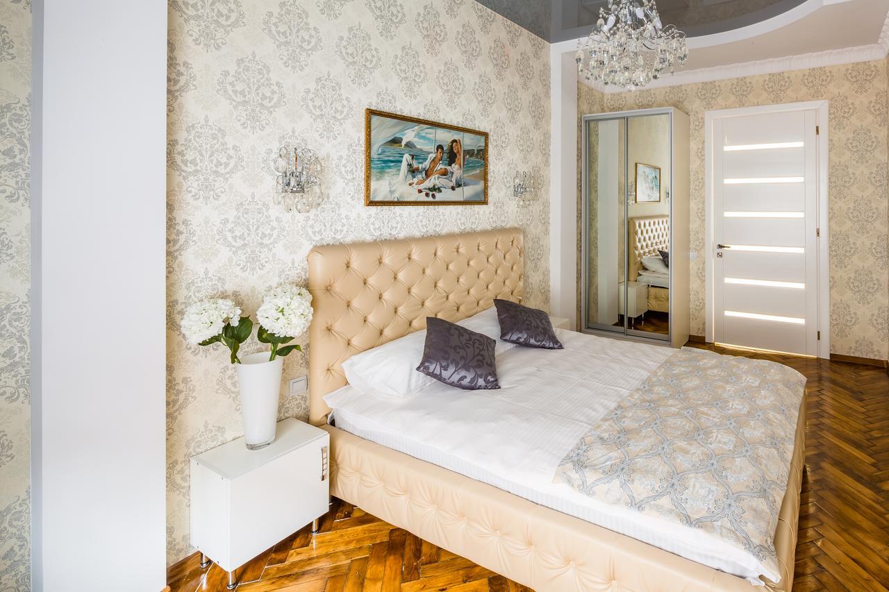 Designer Apartment Зі Світлом! Lviv Extérieur photo